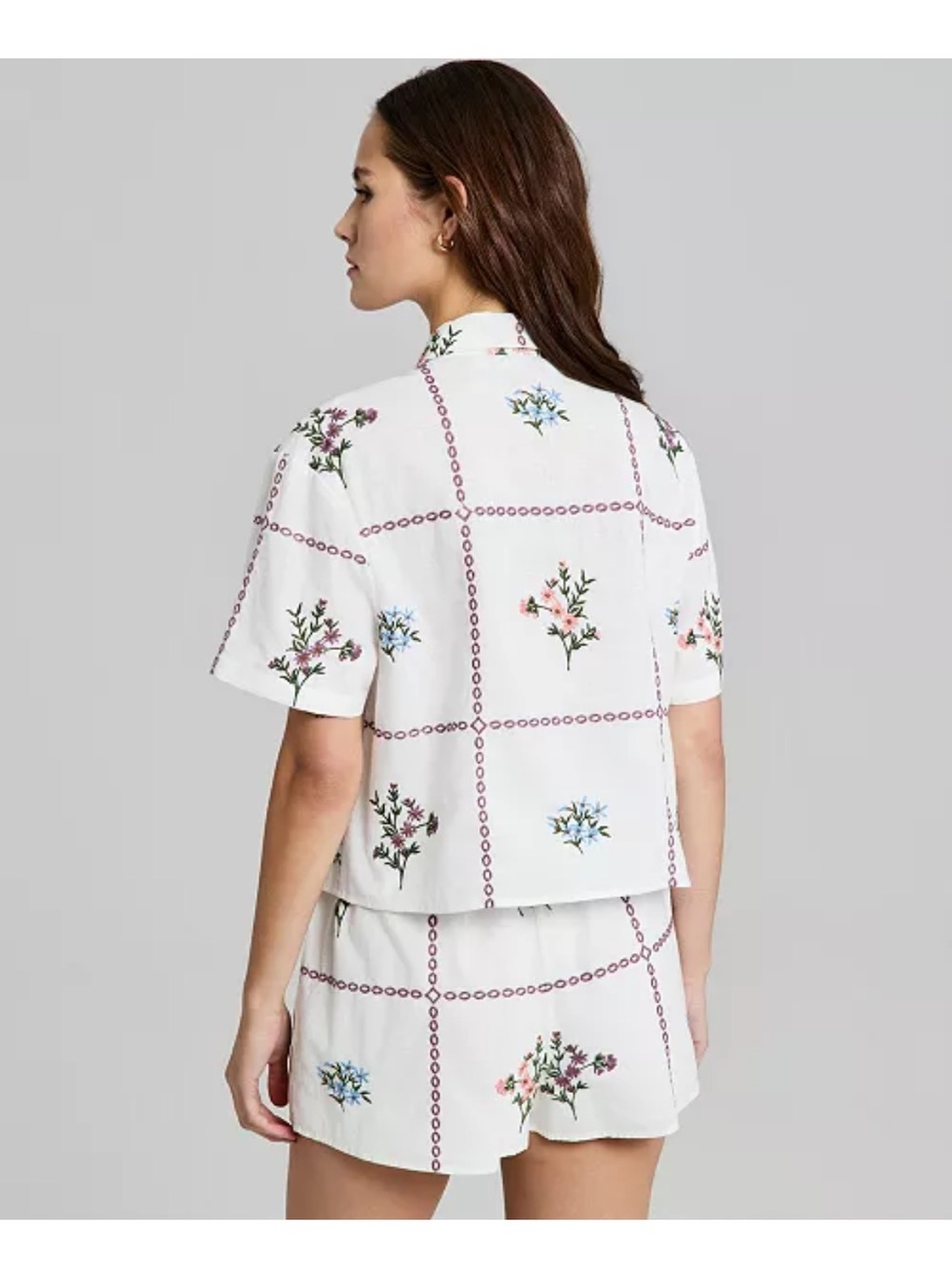 And now this Macys Women's White Floral Patchwork Camp Shirt shorts set summer - Picture 2 of 5